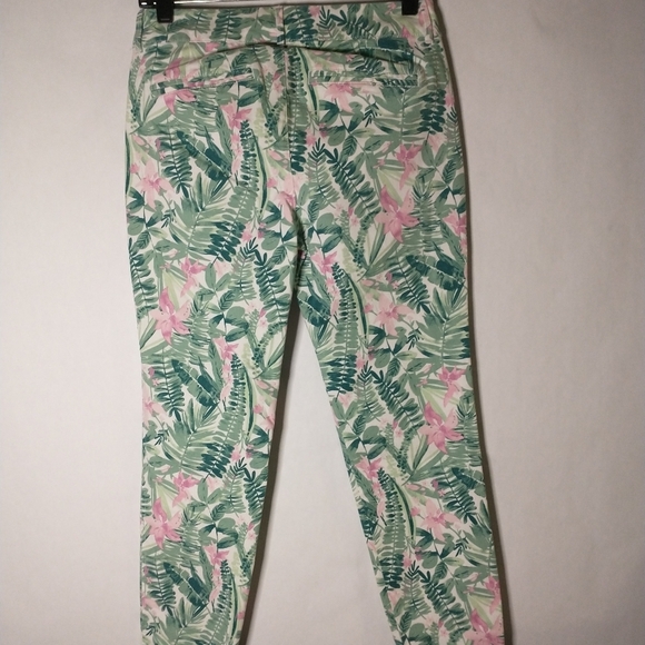 Old Navy floral patterned pixie pants size 2reg - Picture 5 of 8